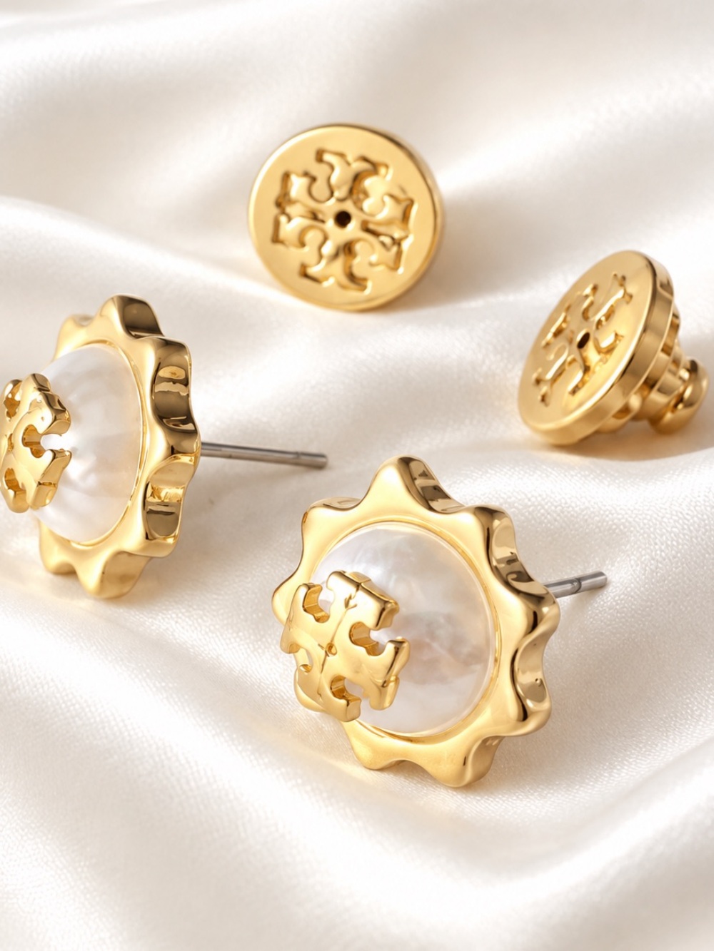 ❌PRICE DROP❌NWT GORGEOUS GOLD PLATED SUN SHAPED STUDS EARRINGS TORI BURC…